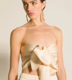 forte_forte Hauts^le bustier avec ceinture en duchesse contemporaine avorio