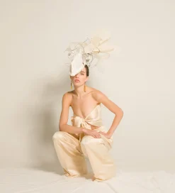 forte_forte Hauts^le bustier avec ceinture en duchesse contemporaine avorio